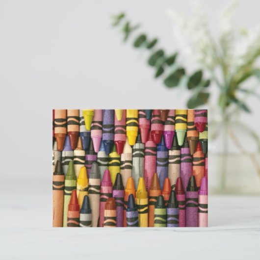 Bunte Crayons Postkarte (Stehend Vorderseite)