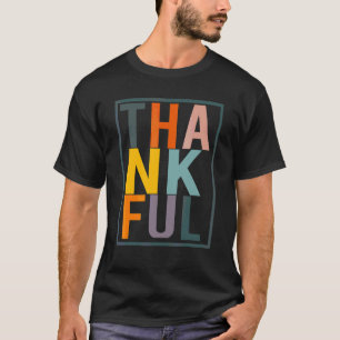 Bunte dankbare Buchstaben Thanksgiving Herbst Kürb T-Shirt