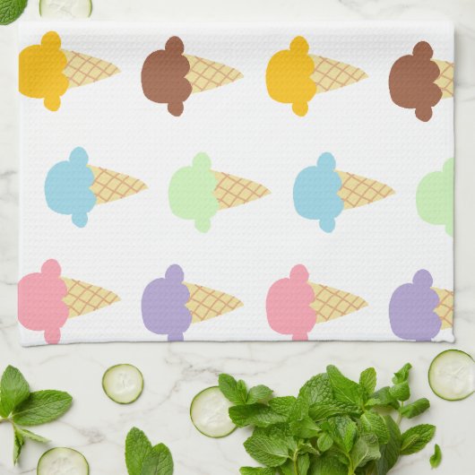 Bunte Eistüten Handtuch (Gefaltet)