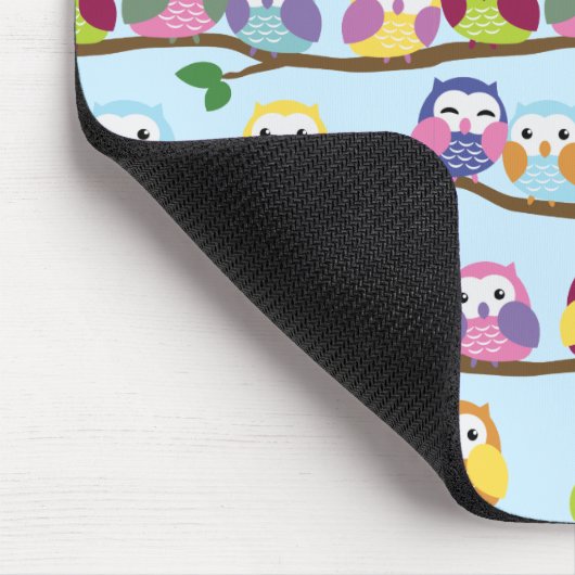 Bunte Eulen auf einer Niederlassung Mousepad (Ecke)