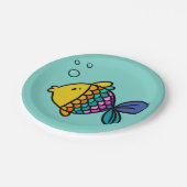 Bunte Fischplatte mit blauem Hintergrund Pappteller (Schrägansicht)
