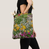 Bunte Frühlingsblumen in voller Blüte Tasche (Von Nahem)