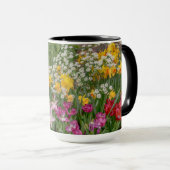 Bunte Frühlingsblumen in voller Blüte Tasse (VorderseiteRechts)