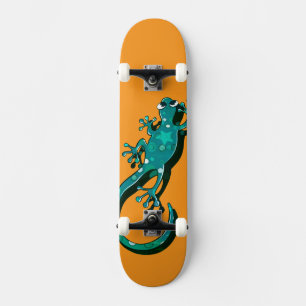 Bunte Gecko-Illustration Süße minimale Eidechse Skateboard