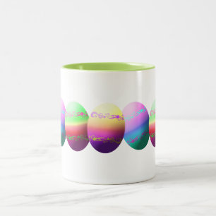 Bunte gefärbte Ostereier Zweifarbige Tasse