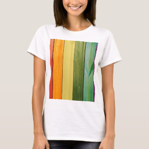 bunte, gemalte, hölzerne Wände, modisch, modern, T-Shirt