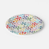 Bunte geometrische Pinwheels Pappteller (Schrägansicht)