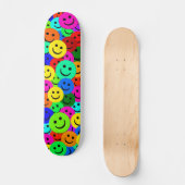 BUNTE GESICHTS-COLLAGE SKATEBOARD (Vorderseite)