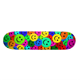 BUNTE GESICHTS-COLLAGE SKATEBOARD