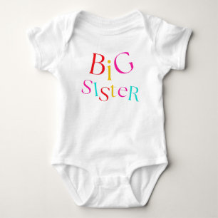 Bunte Große Schwester Typografie Baby Strampler