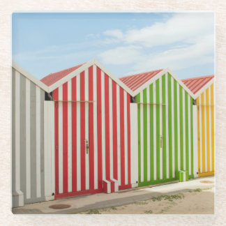 Bunte Hütten auf Strand Glasuntersetzer