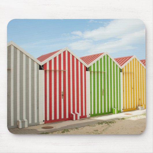 Bunte Hütten auf Strand Mousepad (Vorne)