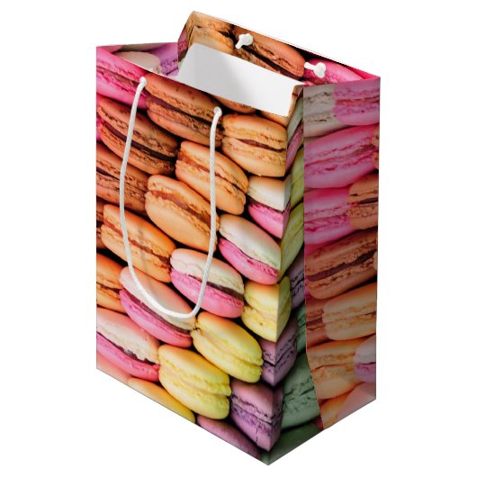 Bunte Macarons Mittlere Geschenktüte (Vorderseite Schrägansicht)