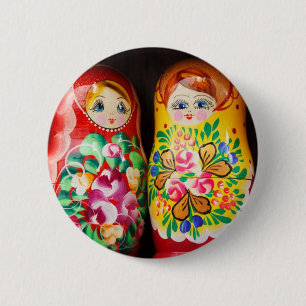 Bunte Matrjoschka-Puppen Button