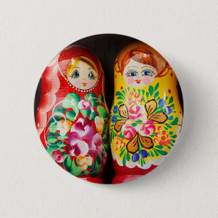 Bunte Matrjoschka-Puppen Button