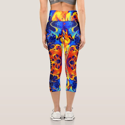 bunte Mischung aus Neonfarben, die auf schwarz wir Capri Leggings (Rückseite)