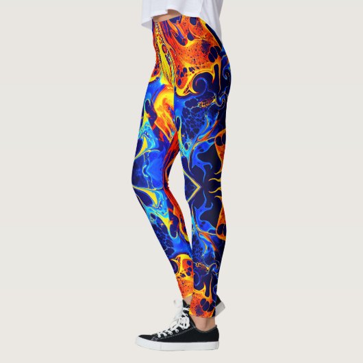 bunte Mischung aus Neonfarben, die auf schwarz wir Leggings (Links)