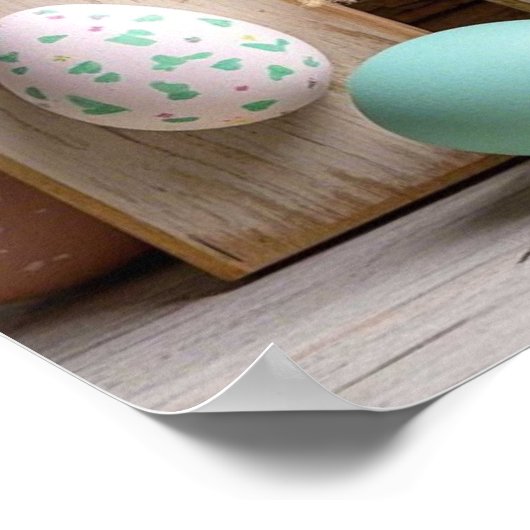 Bunte Ostereier auf Holzbrett Poster (Ecke)