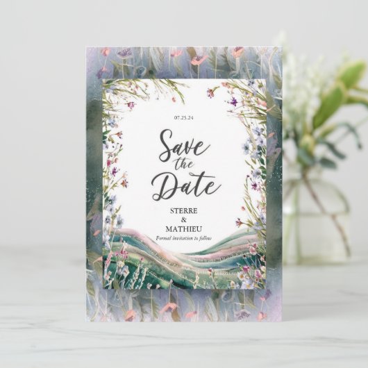 Bunte Petals-Wildblume Hochzeit Save The Date (Stehend Vorderseite)