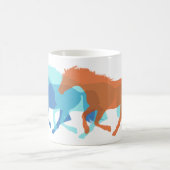 Bunte Pferde laufen Verwandlungstasse (Mittel)