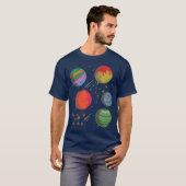 Bunte Planeten im Weltraum T-Shirt (Vorne ganz)