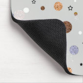 Bunte Polka-Punkte auf Grau. Mousepad (Ecke)