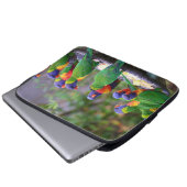 Bunte Regenbogen-Lori-Papageien beim Essen Laptopschutzhülle (Vorne Knopf)