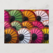 Bunte Regenschirme: Luang Prabang Markt Postkarte (Vorderseite)