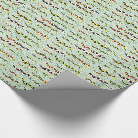 Bunte Schlangen mit Bio Formen in aquamarinem Geschenkpapier (Ecke)