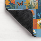 Bunte Schmetterlinge und Wildblumen Patchwork Mousepad (Ecke)