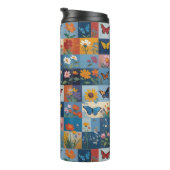Bunte Schmetterlinge und Wildblumen Patchwork Thermosbecher (Nach rechts gedreht)