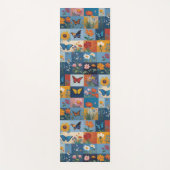 Bunte Schmetterlinge und Wildblumen Patchwork Yogamatte (Vorderseite)