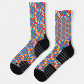 Bunte Socken mit einem Puzzle-Muster (Links)