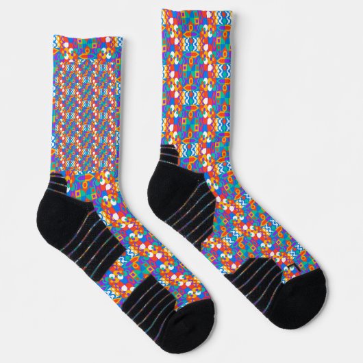 Bunte Socken mit einem Puzzle-Muster (Rechts)