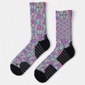 Bunte Socken mit komplizierten geometrischen Muste (Links)