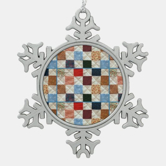 Bunte Steppdeckenmusterverzierung Schneeflocken Zinn-Ornament (Vorderseite)