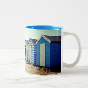 Bunte Strand-Hütten in The Sun Zweifarbige Tasse