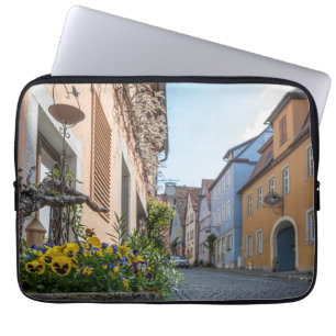 Bunte Straße in Rothenburg ob der Tauber Laptopschutzhülle