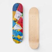 Bunte tibetische Gebetsflaggen - Tibet Skateboard (Vorderseite)