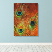 bunte Trio Pfauenfedern in Leinwand gewickelt (Insitu (Holzboden))