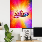 Bunte typografische Inspirationsbotschaft glauben Poster (Heimbüro)