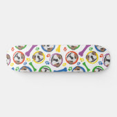 Bunte und spielerische englische Bulldogge Skateboard (Horizontal)