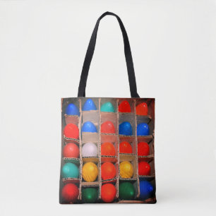 Bunte Vintage-Weihnachtslichtbirnen in einer Schac Tasche