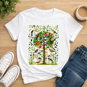 Bunte Vögel in einem blühenden Baum T-Shirt