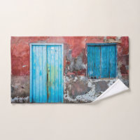 Bunte Wand, Tür und Fensterläden
