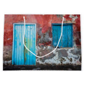 Bunte Wand, Tür und Fensterläden Große Geschenktüte (Vorderseite)