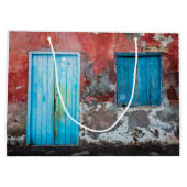 Bunte Wand, Tür und Fensterläden Große Geschenktüte (Rückseite)