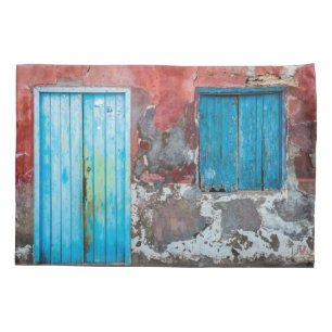Bunte Wand, Tür und Fensterläden Kissenbezug