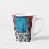 Bunte Wand, Tür und Fensterläden Milchtasse (Rechts)