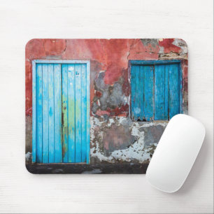 Bunte Wand, Tür und Fensterläden Mousepad